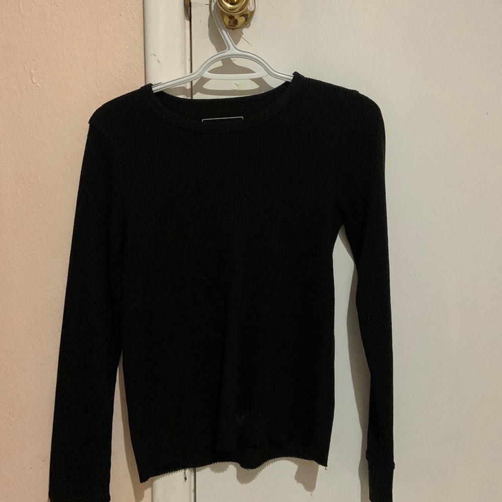 black long sleeve top, fitting, comfortable, cute.
